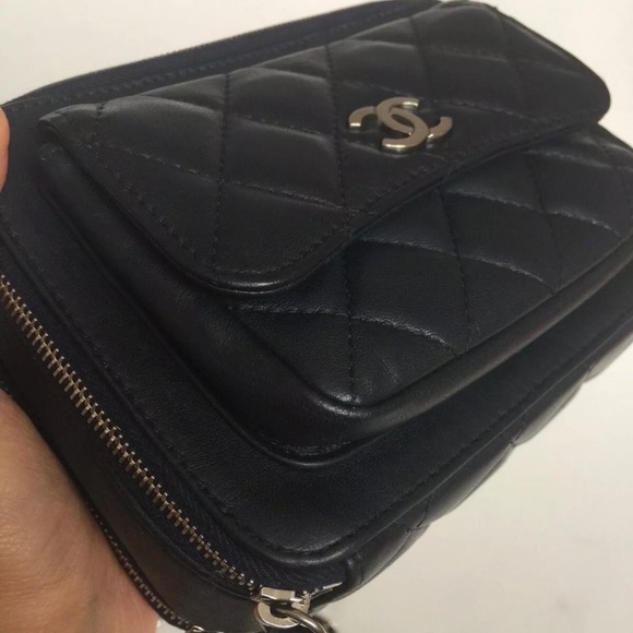 AUTHENTIC Chanel NAVY Leather Quilted Camera Bag - Picture 4 of 8